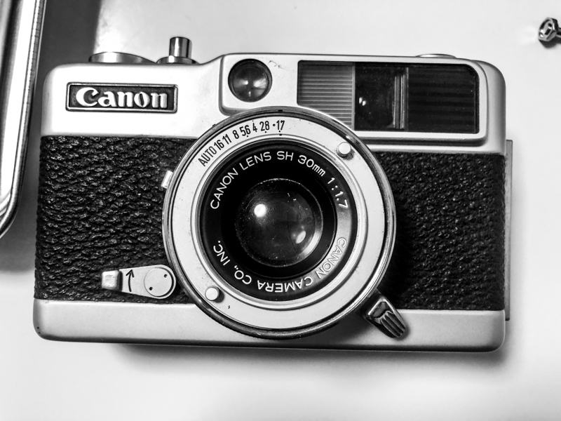 Canon demi EE17-ハーフサイズカメラは持ち運びに便利なかわいい相棒 